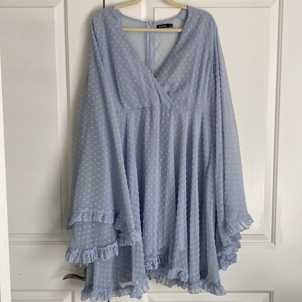 BooHoo Baby Blue Long Sleeve Flowy Dress Plus Size